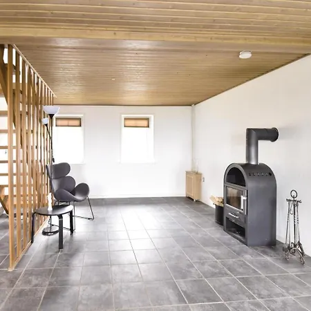 Vakantiehuis Three-bedroom In Haarby